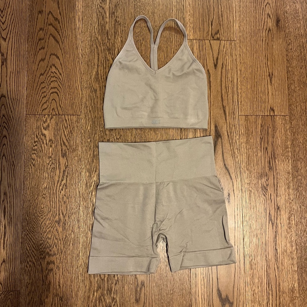 sculptflex biker short & ribbed v bra